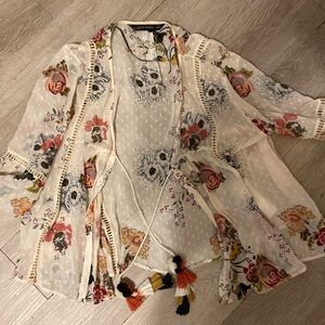 EUC - GORGEOUS & CHiC Zara Women’s Large Lace & Floral “Cover Up” - Details!
